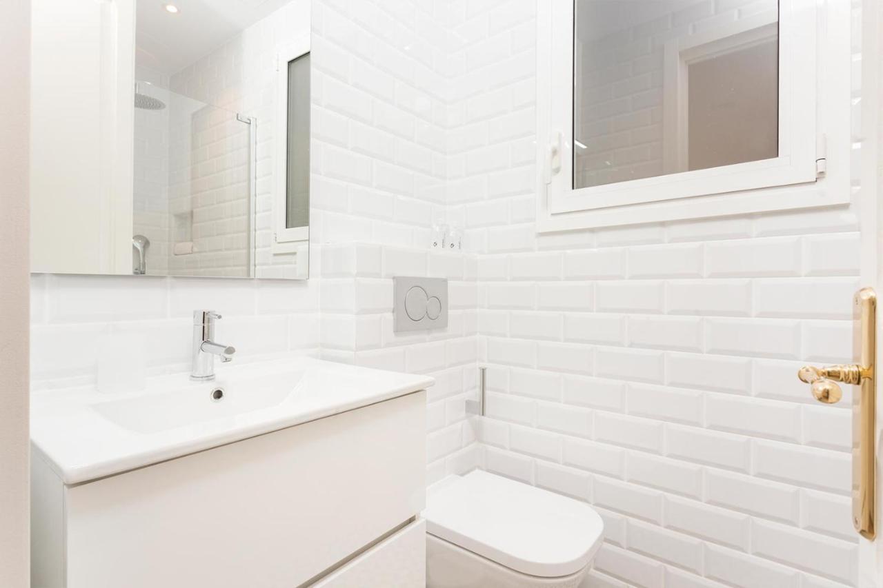 Cozy Apartment Close To Passeig De Gracia Barcelona Eksteriør billede